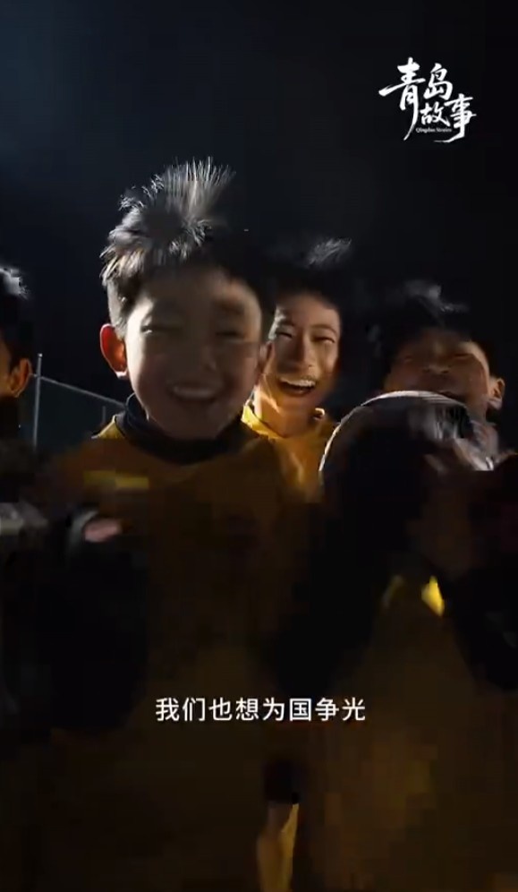 博鱼电竞官方网站-青岛西海岸梯队少年们为U23国足送祝福:我们也想为国争光!